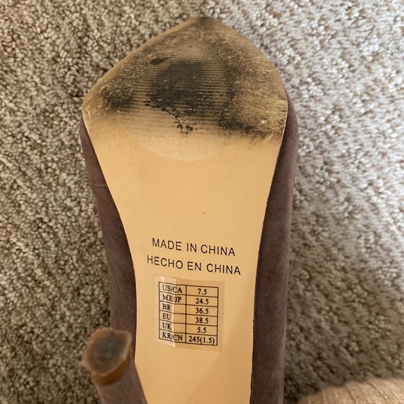 Adorable wedge heels! - Picture 4 of 4